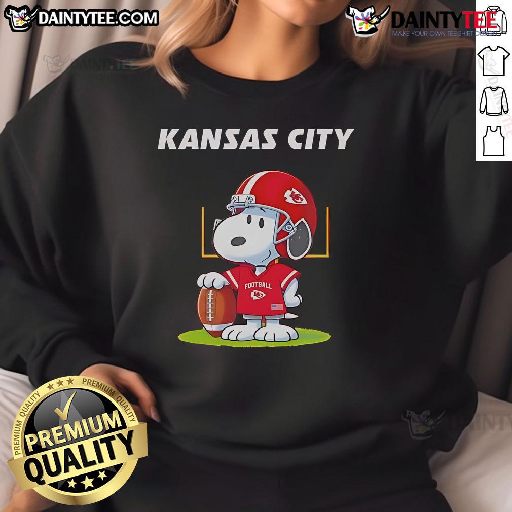 Nice Kansas City Chiefs X Peanuts Day 2025 Sweatshirt Alt Text: 2025 Nice Kansas City Chiefs X Peanuts Day sweatshirt featuring vibrant graphics and team logo for fans.