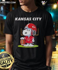 Nice Kansas City Chiefs X Peanuts Day 2025 T-Shirt featuring a fun design with characters and team colors.
