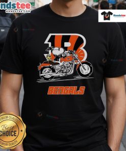Nice Snoopy and Woodstock driving motorbike on Cincinnati Bengals T-shirt, perfect for fans and casual wear.