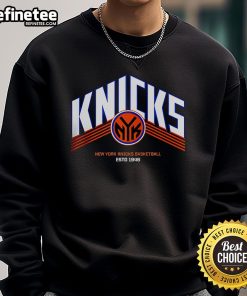 Vintage New York Knicks sweatshirt established 1946, featuring official NYK logo and classic sports design.