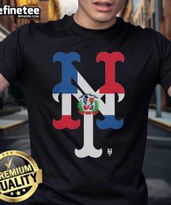 Official New York Mets 2025 Dominican Republic Flag Logo T-Shirt featuring vibrant flag design and team branding.