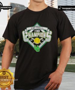 Official Oregon Ducks 2025 Big Ten Softball Regular Season Champions T-Shirt featuring team logo and vibrant design.