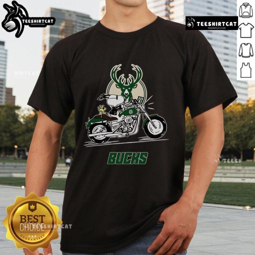 Official Snoopy and Woodstock riding a motorbike on a Milwaukee Bucks T-Shirt, perfect for fans and collectors.