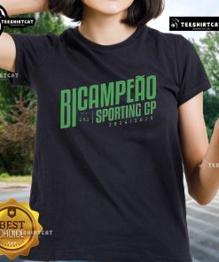 Alt Text: Sporting CP Bicampeo 24/25 Ladies Tee featuring club colors and logo, perfect for female fans of the team.