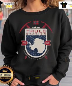 Official Thule Station 1982 Norwegian Antarctic Research Team sweatshirt featuring vintage design and logo.