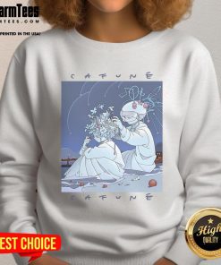 Model wearing a stylish Pretty Cafune Hair sweatshirt in a cozy cafe setting, showcasing trendy fashion and comfort.