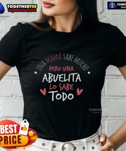 Top Abuelita Sabe Todo Da de la Madre regalo ladies tee featuring a stylish design for celebrating Mother's Day.