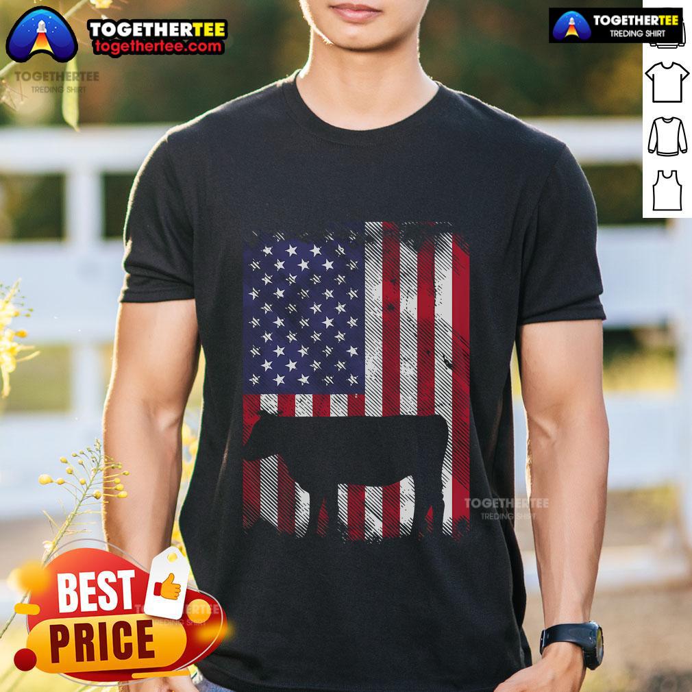 Top American Flag Cow Vintage Farm Animal Patriotic Farmer T Shirt Vintage American flag cow graphic on a patriotic farmer T-shirt, perfect for animal lovers and July 4th celebrations.