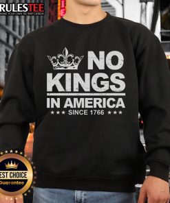 Awesome No Kings in America Vintage Democracy Since 1776 Sweatshirt showcasing a bold design celebrating American history.