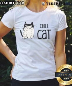 Cute masked cat drawing on a ladies tee, perfect for cat lovers and stylish casual wear. Ideal for everyday outfits.
