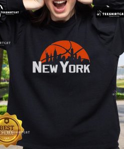 Premium New York Knicks cityscape skyline style sweatshirt 2025 showcasing vibrant colors and team spirit.