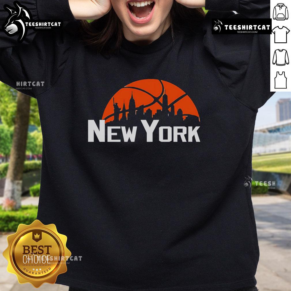 Premium New York Knicks Cityscape Skyline Style 2025 Sweatshirt Premium New York Knicks cityscape skyline style sweatshirt 2025 showcasing vibrant colors and team spirit.
