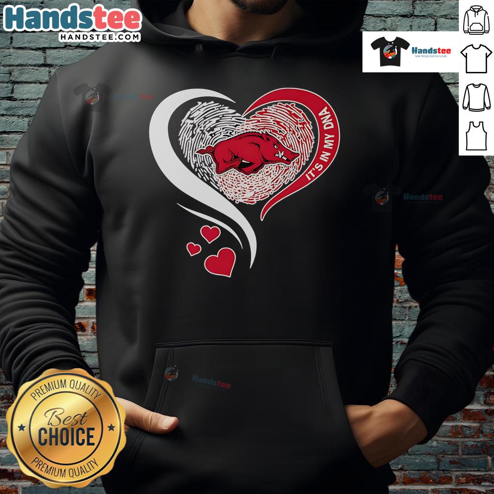 Nice Fingerprint Heart It'S In My Dna Arkansas Razorbacks Hoodie Arkansas Razorbacks hoodie featuring a unique fingerprint heart design, showcasing school spirit and DNA connection.