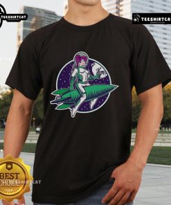 Nice The Pinup From The Future Turanga Leela Futurama T-Shirt featuring a vibrant design of Leela in a futuristic style.