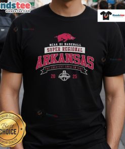 Official Arkansas Razorbacks 2025 NCAA Division I Baseball Super Regional Champions T-Shirt featuring team logo and colors.