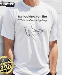 Official Me wearing the Motorhaubenentriegelung T-Shirt, showcasing style and automotive passion.