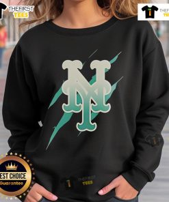 Original Jurassic World Rebirth New York Mets logo sweatshirt featuring vibrant graphics and a comfortable fit.