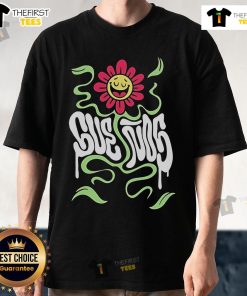 Pretty Sueos Music Festival Happy Face T-Shirt featuring a vibrant design perfect for festival-goers and music lovers.