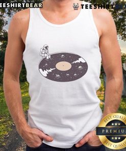 Stylish Wituka tank top with a nice cosmic sound design, perfect for casual summer outfits and music lovers.