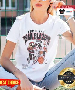 Vintage 00s Looney Tunes Portland Trail Blazers NBA ladies tee featuring classic cartoon graphics and sporty design.