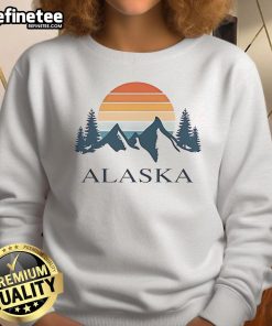 Vintage Alaska mountain camping sweatshirt for adventure travel enthusiasts, showcasing outdoor spirit and style.