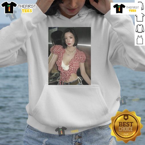 Alt Text: Kwon Eun Bi in stylish hoodie at Official Waterbomb Festival 2025 in Seoul, capturing a viral slay moment.