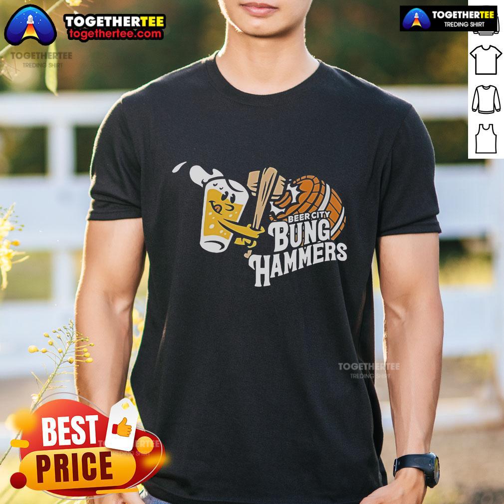 Premium Beer City Bung Hammers T Shirt Premium Beer City Bung Hammers T-Shirt featuring a stylish design for beer enthusiasts and casual wear.