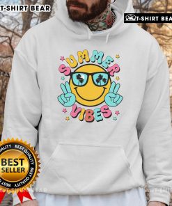 Pretty summer vibes hoodie featuring a tropical sunset on the beach, perfect for vacation style and relaxation.