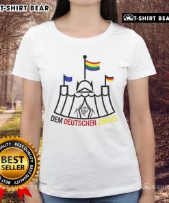 Alt Text: Top-Dem-Deutschen-Zirkus-Ladies-Tee featuring a vibrant circus design, perfect for circus enthusiasts and fashion lovers.