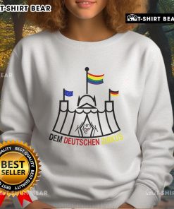 Alt Text: Stylish Top-Dem-Deutschen-Zirkus-Sweatshirt featuring vibrant circus graphics, perfect for casual wear and circus enthusiasts.