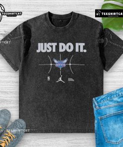 Charlotte Hornets washed t-shirt with 'Just Do It' slogan, perfect for fans showing team spirit and style.