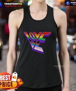 Stylish Top Love Pride Design Tank Top featuring a vibrant rainbow heart, perfect for LGBTQ+ pride celebrations.