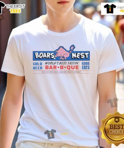 Funny 'Ain't The Only Thing In The Oven' Turkey T-Shirt for Thanksgiving celebrations, featuring a humorous design.