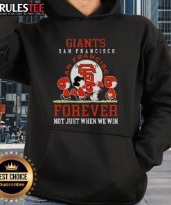 Awesome Peanuts Charlie Brown Snoopy San Francisco Giants baseball hoodie, perfect for fans celebrating every game.