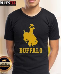 Awesome Wyoming Buffalo T-Shirt featuring a bold buffalo graphic, perfect for wildlife lovers and casual wear enthusiasts.
