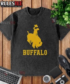Awesome Wyoming Buffalo Washed T-Shirt featuring a vintage buffalo graphic, perfect for casual wear and nature lovers.