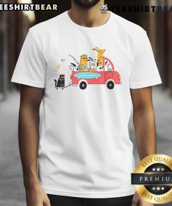 Cute pets traveling design on a pretty t-shirt, perfect for animal lovers and adventure enthusiasts.