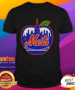 Funny New York Mets Apple T-Shirt featuring a playful design perfect for baseball fans and casual wear.