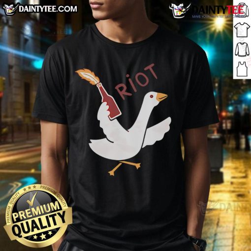 Funny Riot Goose T-Shirt featuring a humorous graphic of a rebellious goose, perfect for animal lovers and quirky fashion.