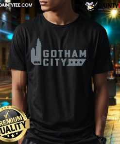 Good Premium Gotham City T-Shirt featuring iconic skyline design and vibrant colors, perfect for fans of Gotham.