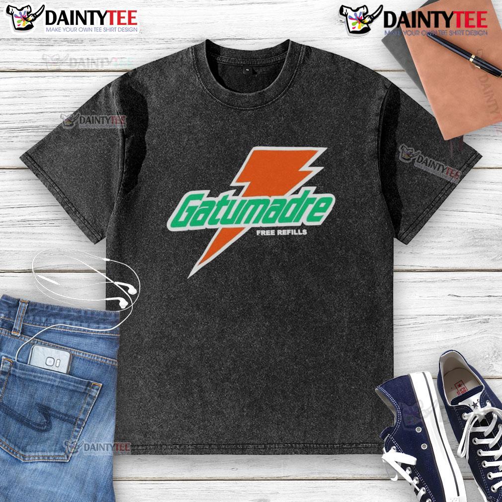 Good Will Kelly Wearing Orange Peel Gatorade Free Refills Logo Washed T Shirt Good Will Kelly wearing an orange peel Gatorade logo t-shirt with 'Free Refills' print in a casual setting.