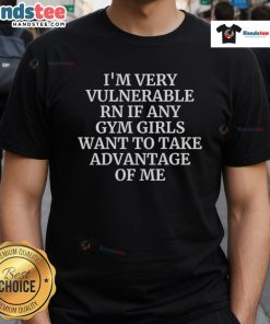 Funny gym t-shirt reading 'I'm Very Vulnerable Right Now' for gym girls, perfect for workout motivation and humor.