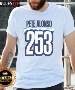 Alt Text: Nice Pete Alonso 253 Home Run New York Mets T-Shirt featuring bold graphics celebrating Alonso's achievement.