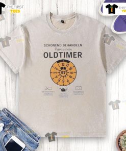 Vintage washed T-shirt featuring 'Papa ist ein Oldtimer' design, perfect for classic car enthusiasts.