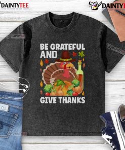 Thanksgiving washed t-shirt featuring a turkey and 'Be Grateful and Give Thanks' design, perfect for festive celebrations.