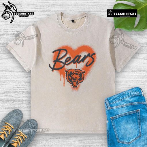 Alt Text: Official Chicago Bears Football Spray Heart Washed T-Shirt in navy blue, showcasing team spirit and casual style.