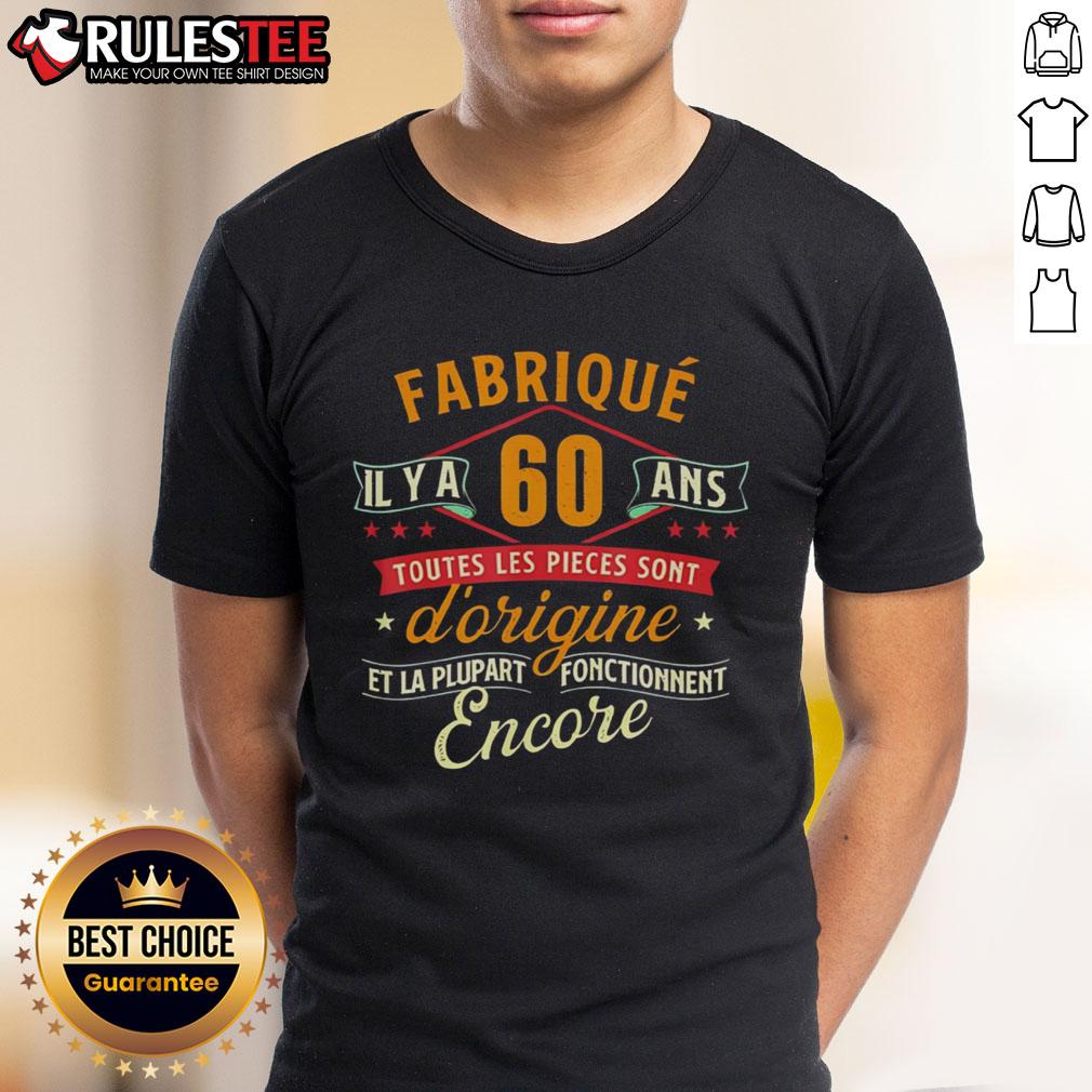 Official Fabriqué Il Y A 60 Ans 60 Ans Anniversaire Blague T Shirt Official 60th Anniversary T-Shirt featuring a humorous design for celebrating 60 years of fun and memories.