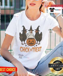 Funny Halloween chicken t-shirt for women, perfect for trick or treat celebrations. Cute design for Halloween festivities.