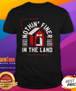 Alt Text: Official Nothin Finer In The Land Georgia Bulldogs Football T-Shirt showcasing team spirit and vibrant colors.