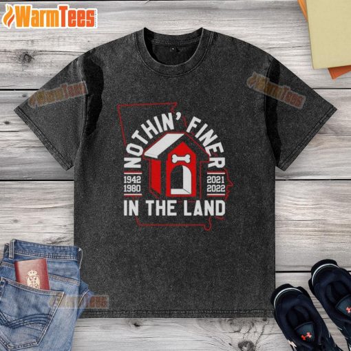Alt Text: Official Nothin' Finer In The Land Georgia Bulldogs Football washed t-shirt in red, showcasing team spirit and comfort.